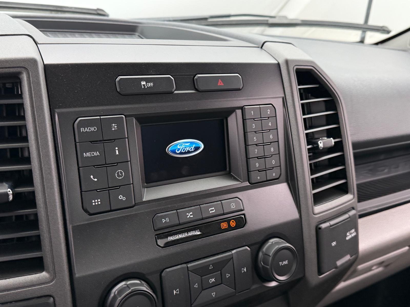 Thumbnail: 2022 Ford Econoline - 3