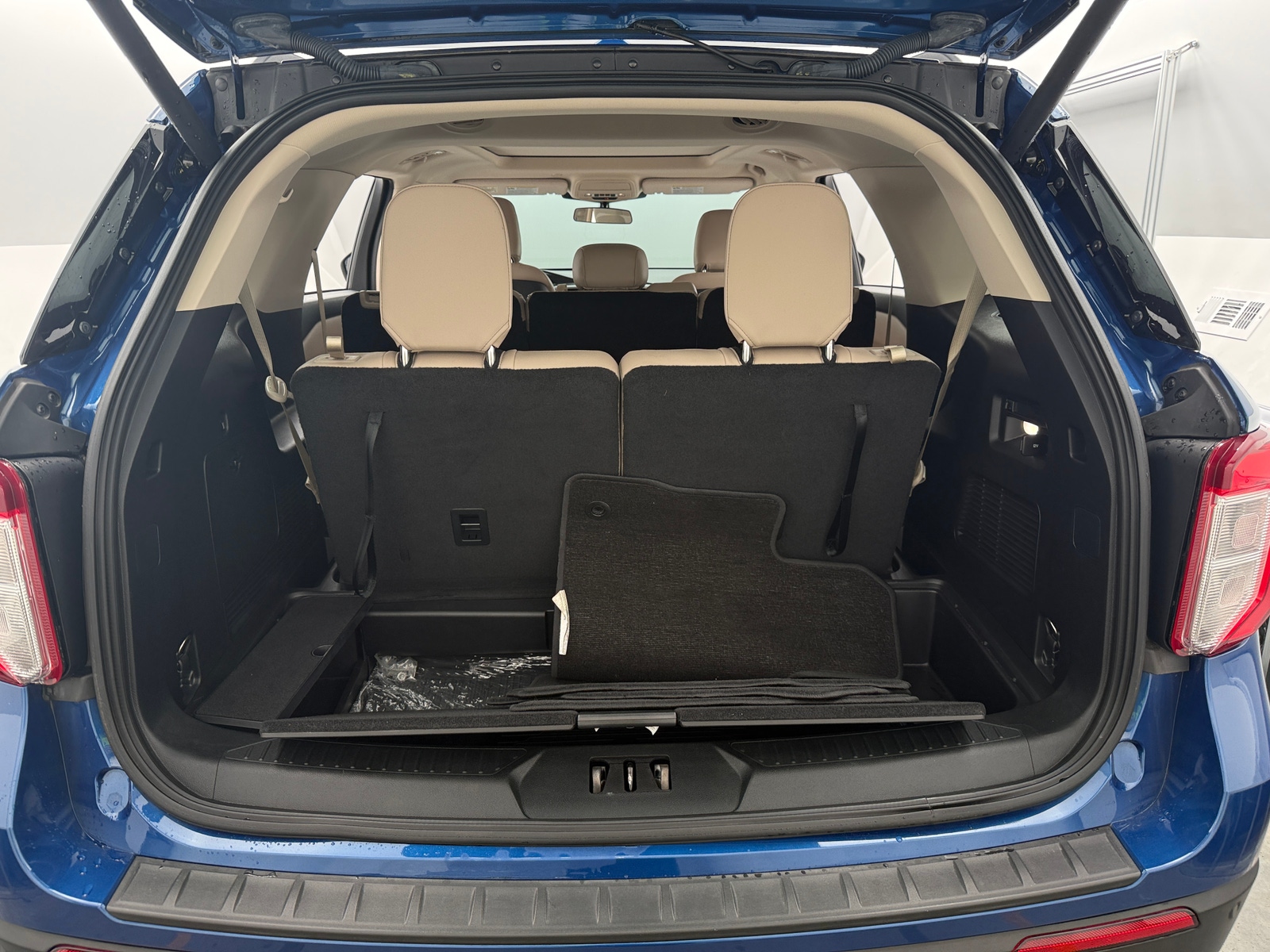 Thumbnail: 2020 Ford Explorer - 7