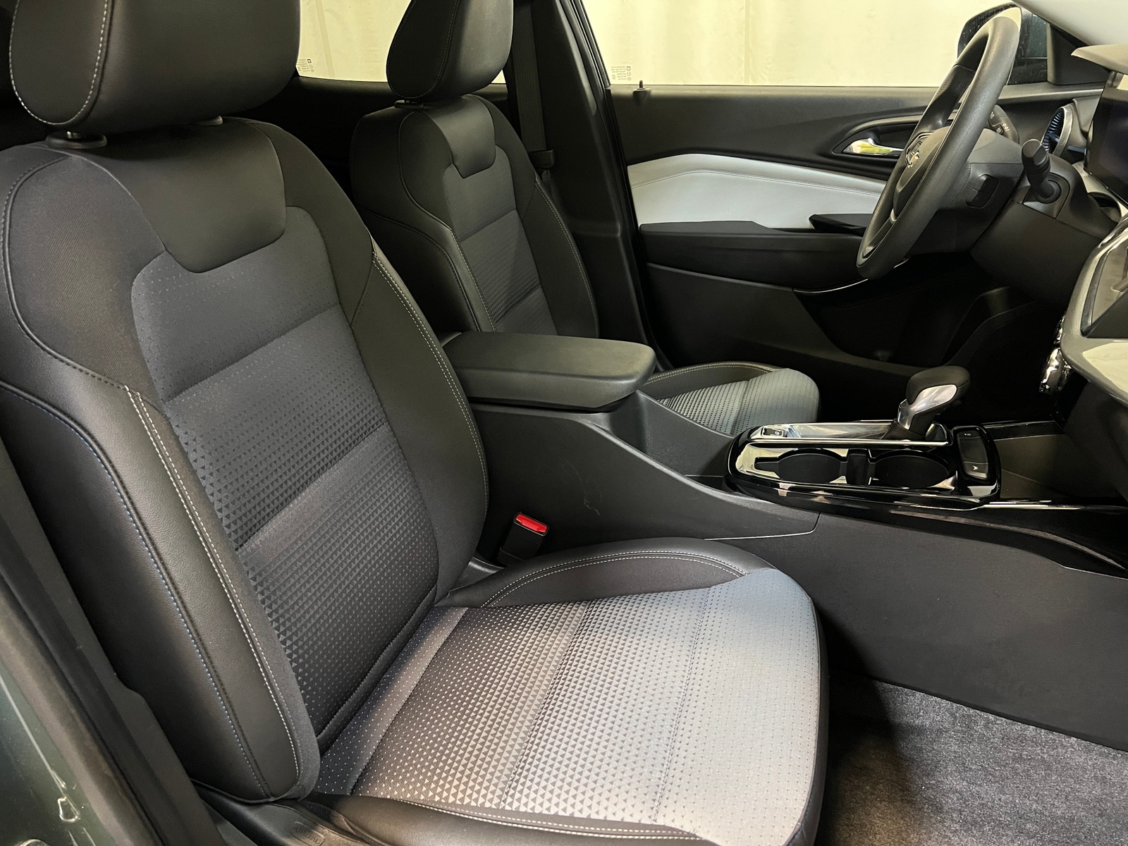 Thumbnail: 2025 Chevrolet Trax - 2