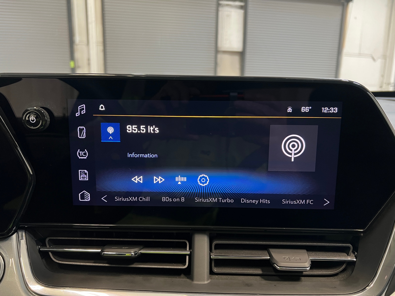 Thumbnail: 2025 Chevrolet Trax - 4