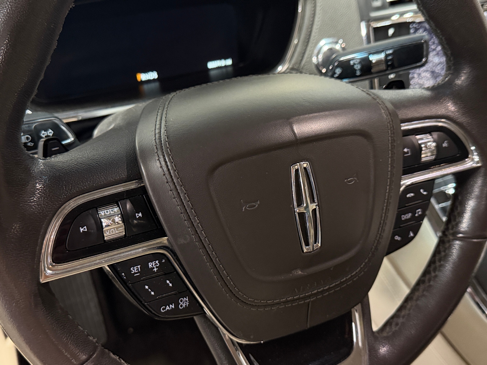 Thumbnail: 2019 Lincoln Continental - 4