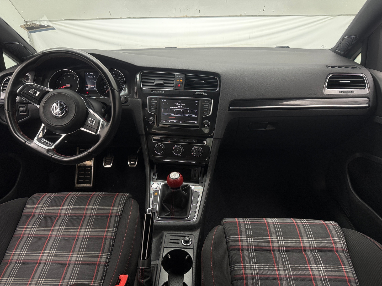 Thumbnail: 2017 Volkswagen Golf - 3