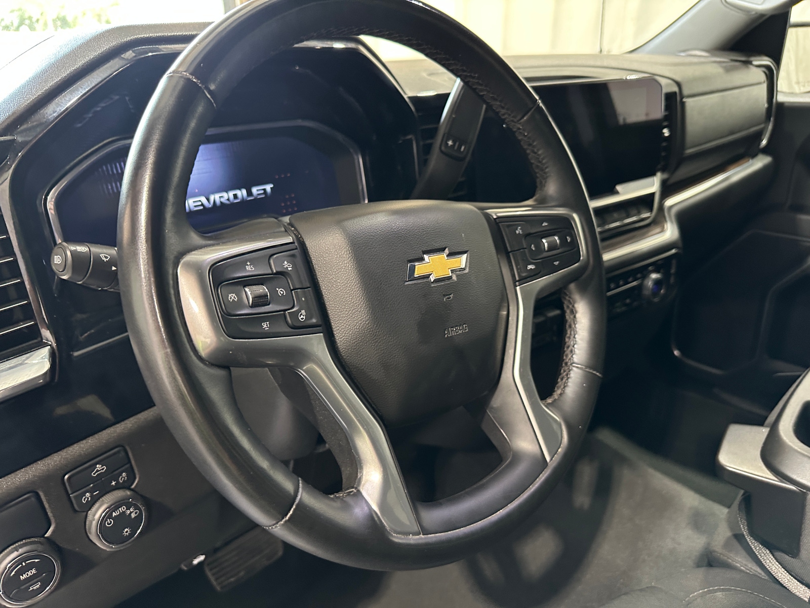 Thumbnail: 2025 Chevrolet Silverado 1500 - 5