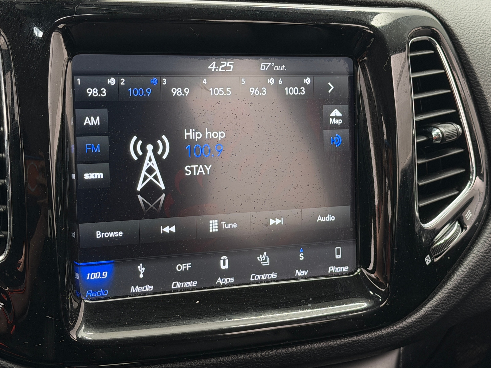 Thumbnail: 2018 Jeep Compass - 3