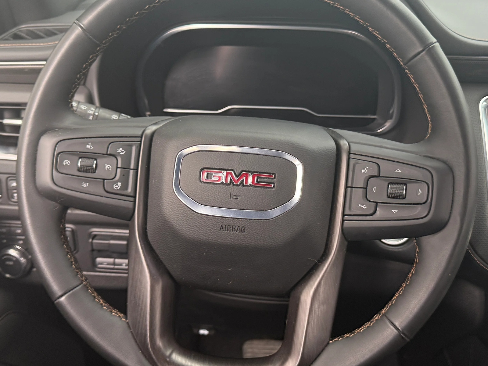 Thumbnail: 2024 GMC Yukon XL - 4
