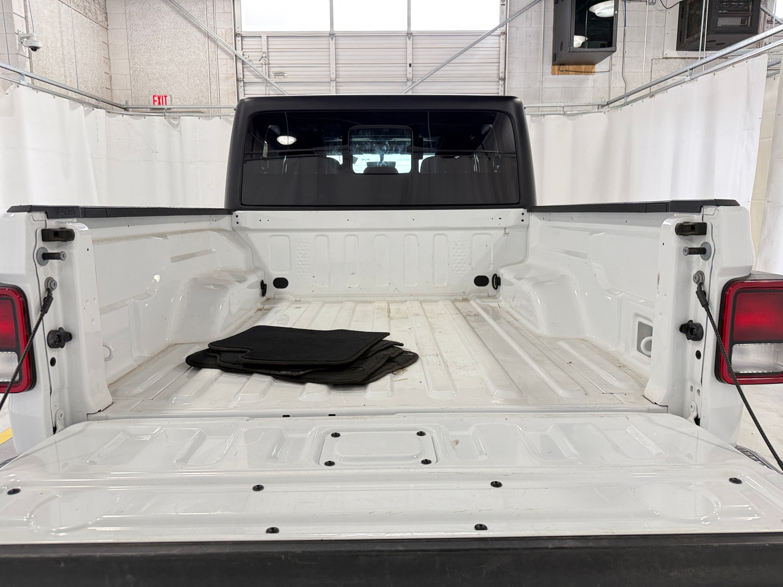 Thumbnail: 2023 Jeep Gladiator - 7