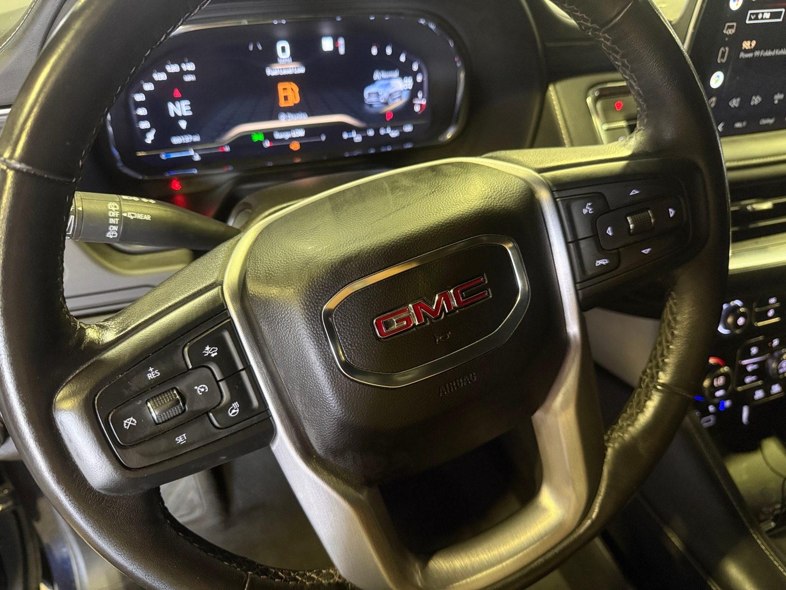 Thumbnail: 2022 GMC Yukon XL - 4
