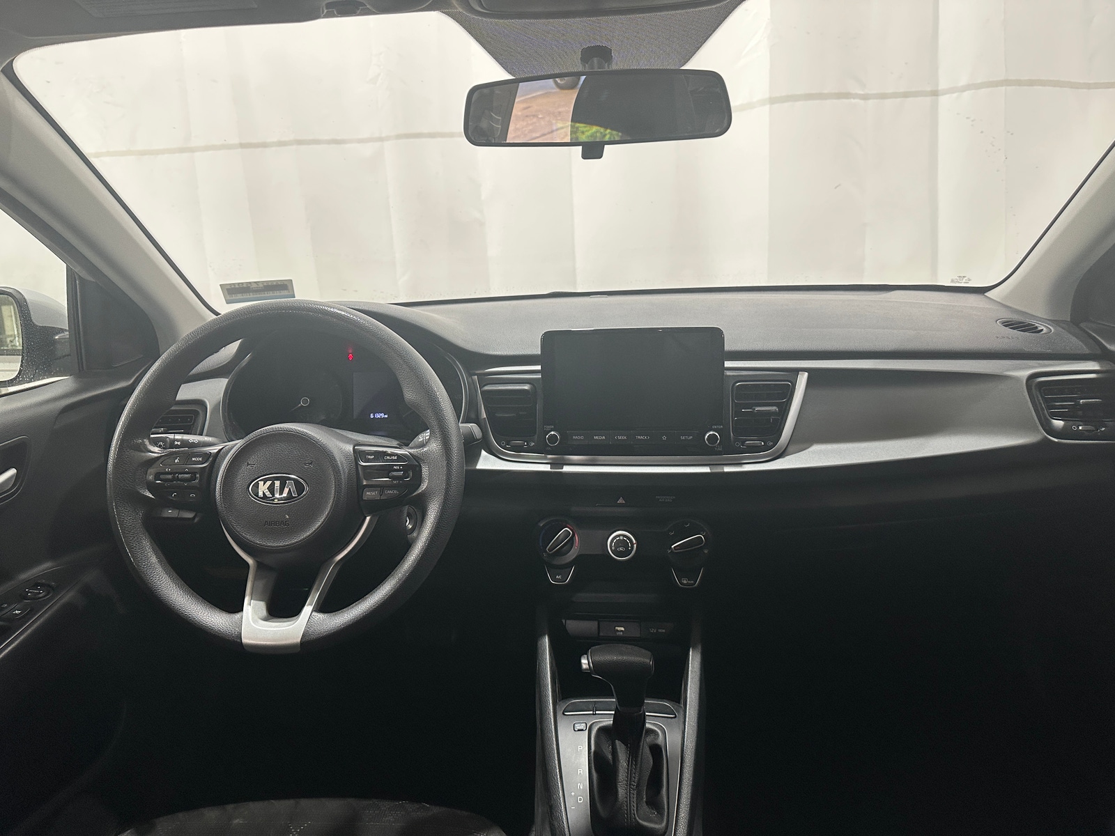 Thumbnail: 2021 Kia Rio - 3