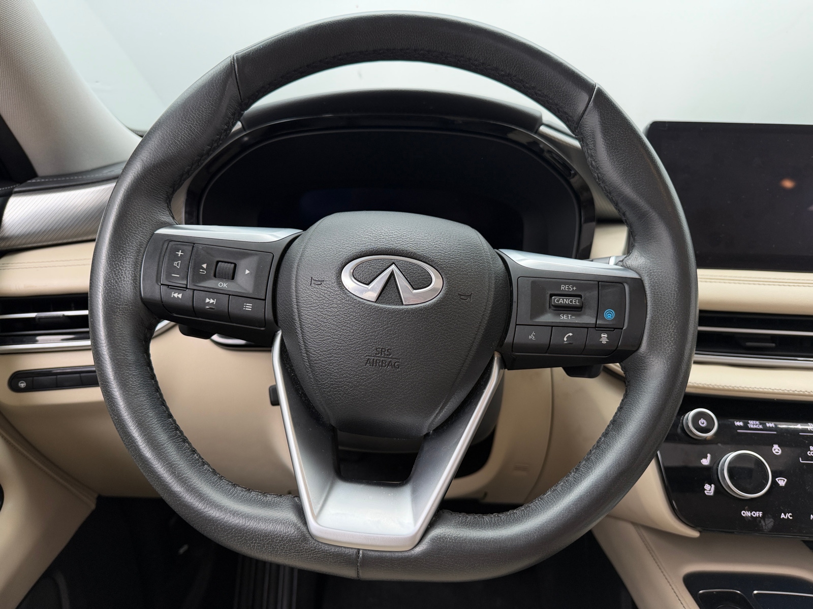 Thumbnail: 2023 INFINITI QX60 - 4