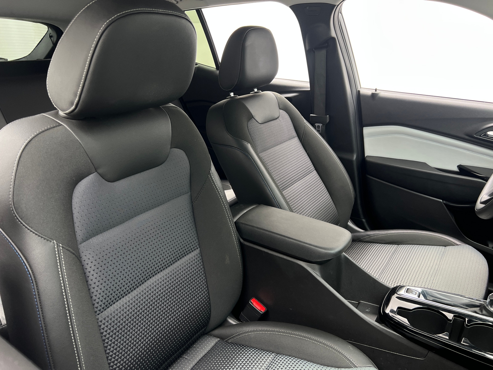 Thumbnail: 2025 Chevrolet Trax - 2