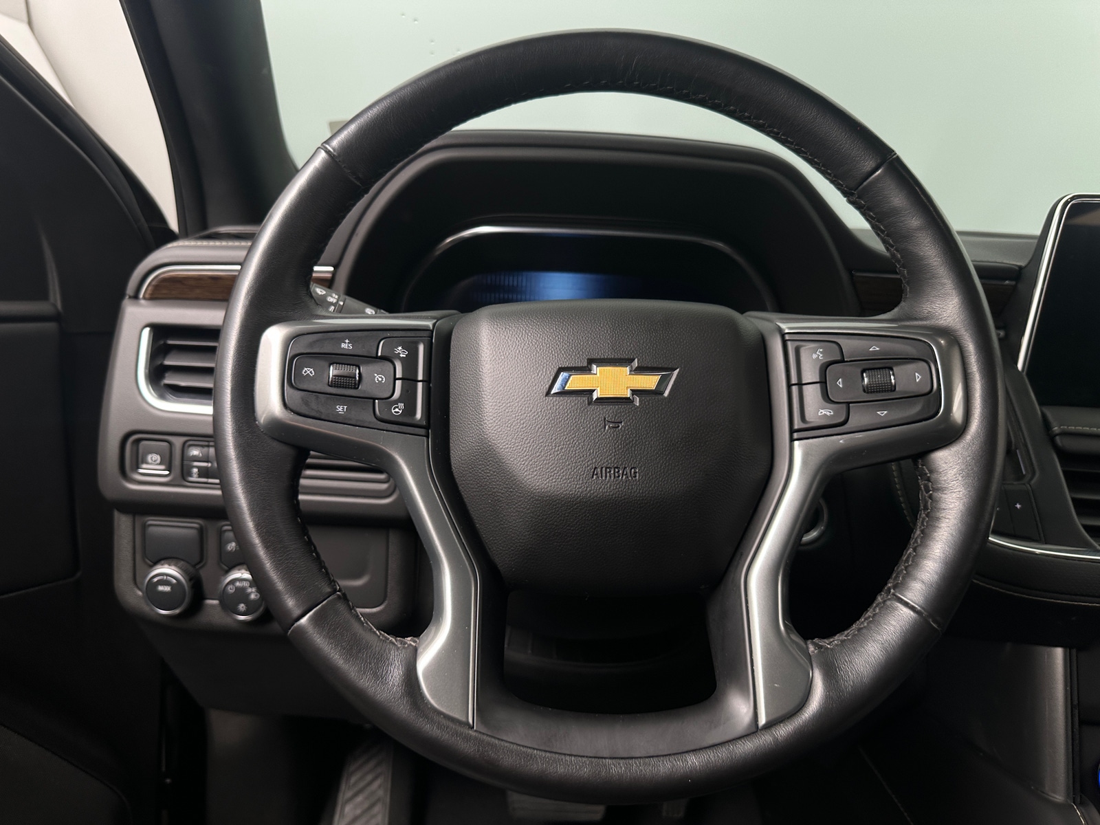 Thumbnail: 2023 Chevrolet Tahoe - 4