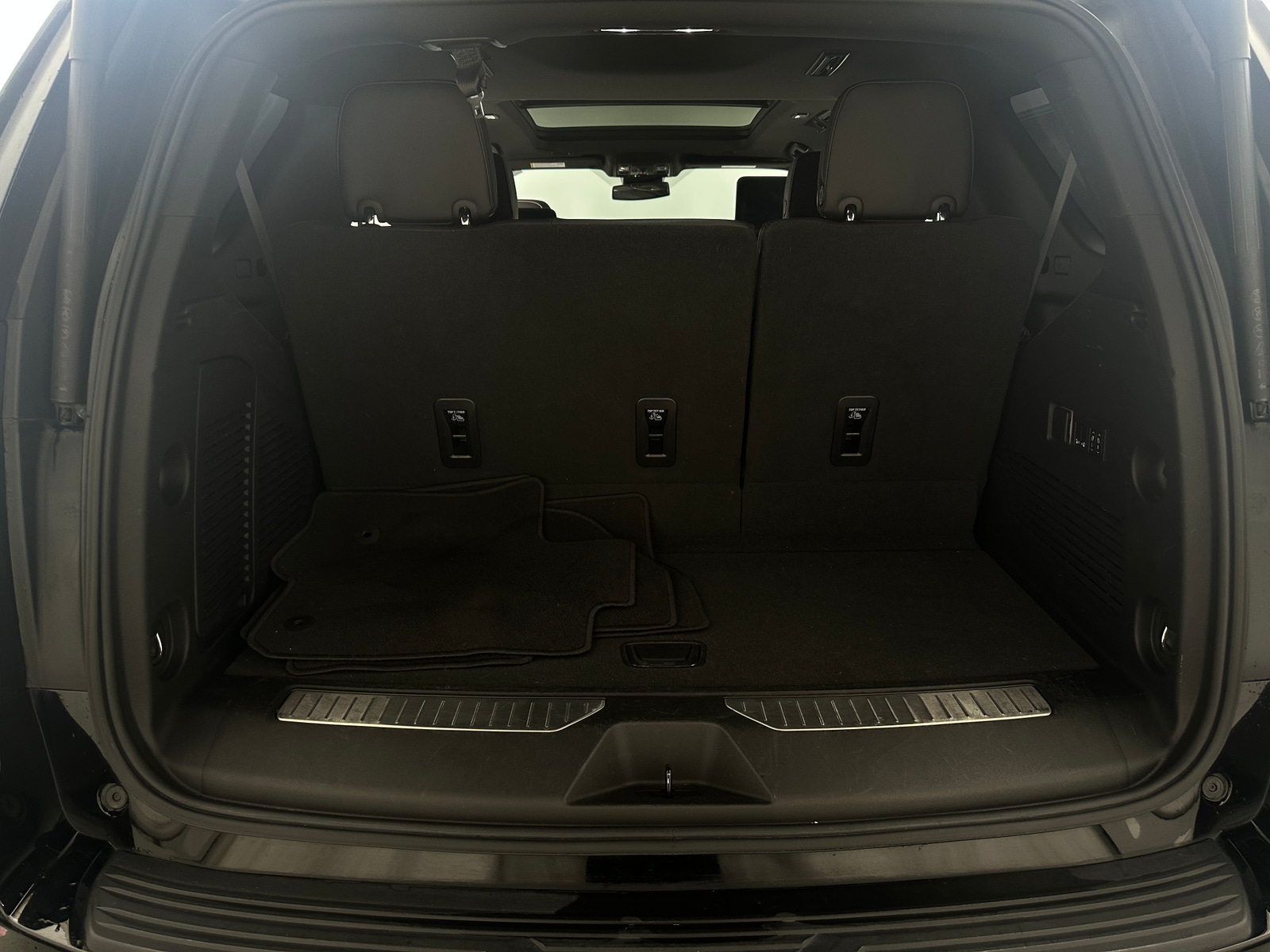 Thumbnail: 2023 Chevrolet Tahoe - 6