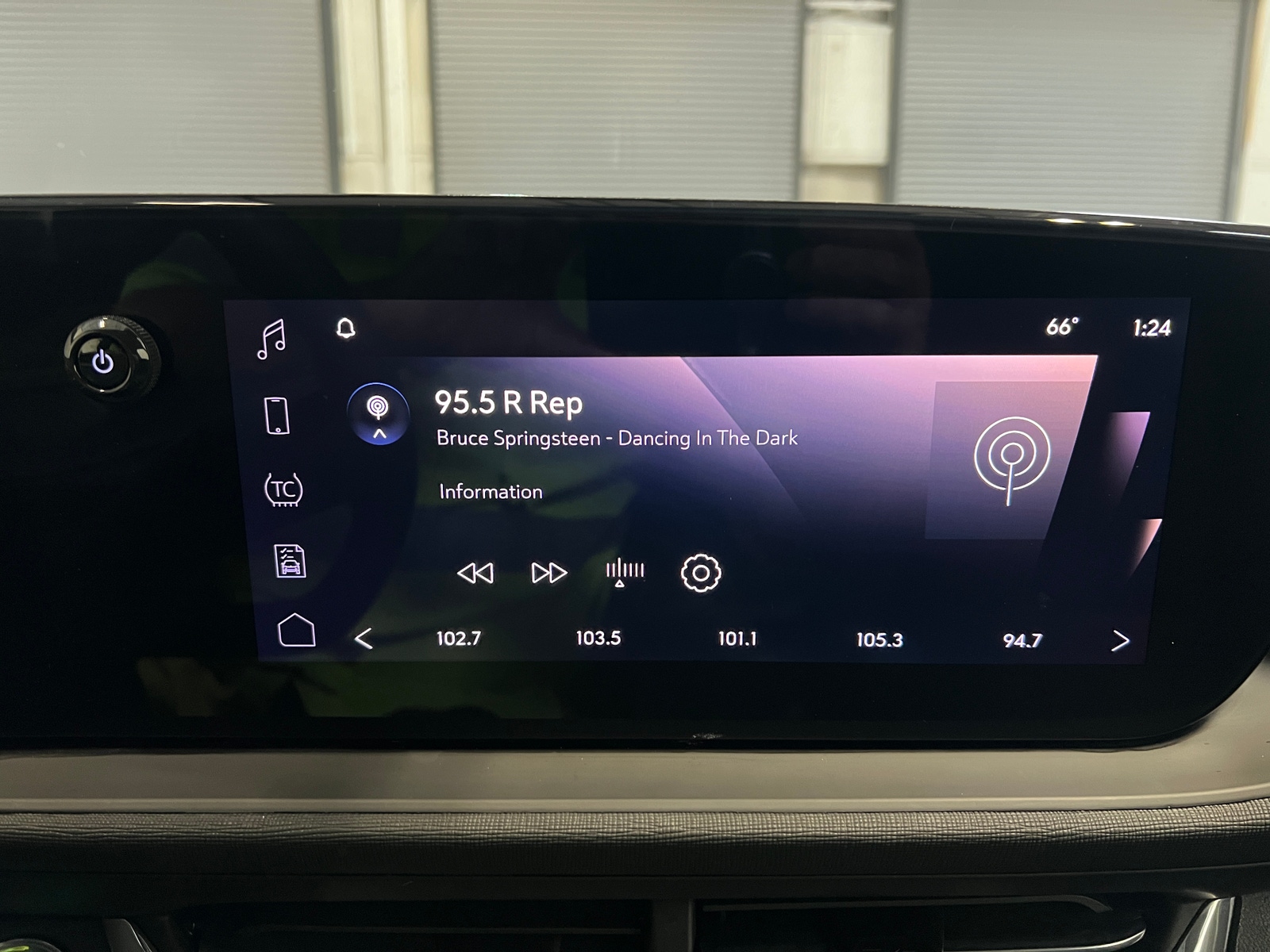 Thumbnail: 2025 Buick Envista - 3