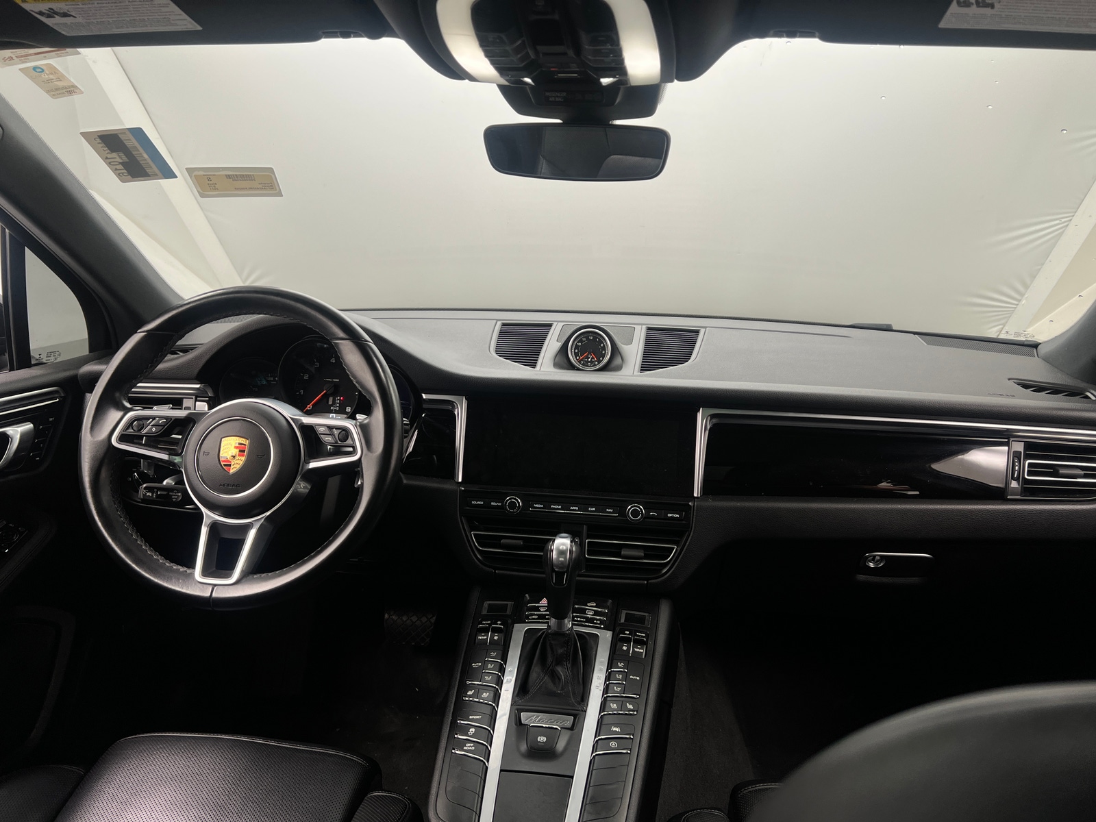 Thumbnail: 2021 Porsche Macan - 2