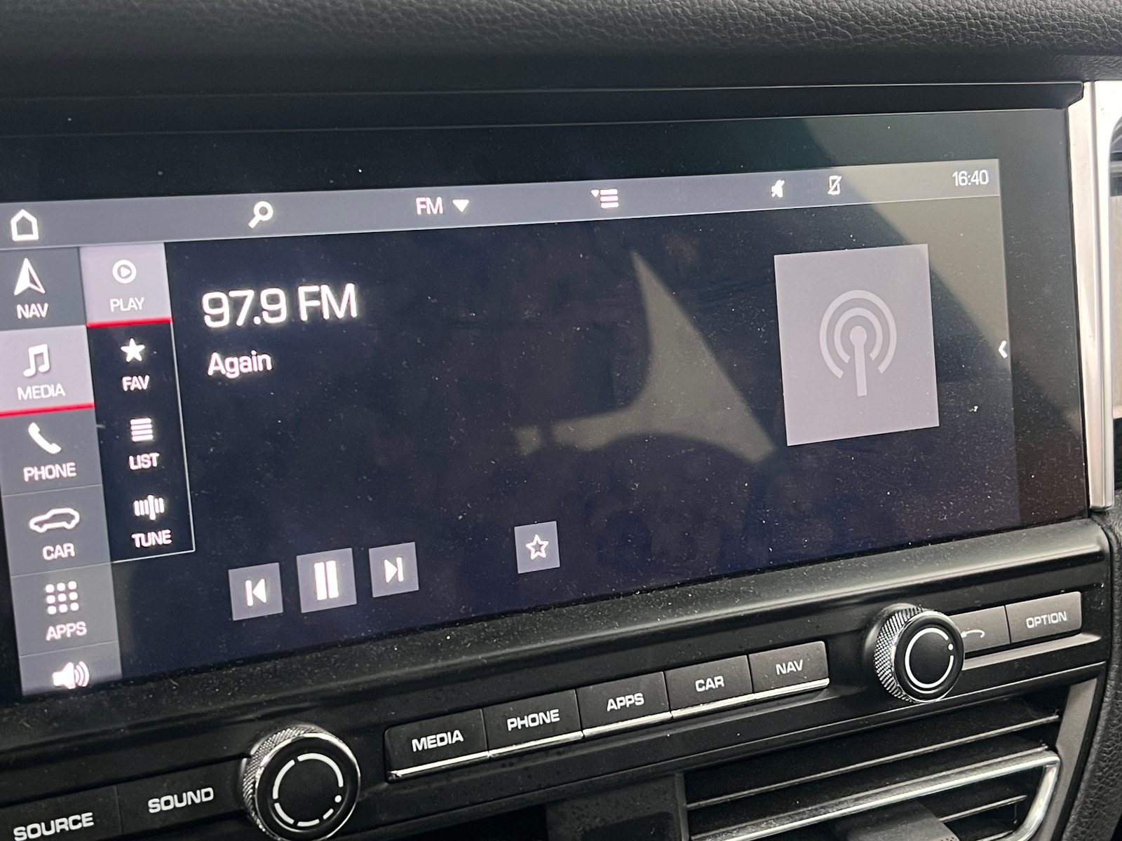 Thumbnail: 2021 Porsche Macan - 3