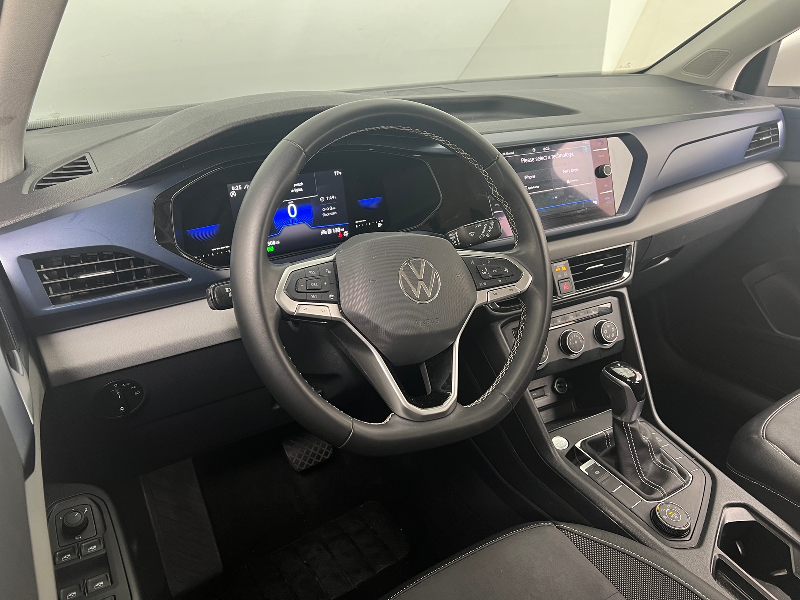 Thumbnail: 2022 Volkswagen Taos - 3