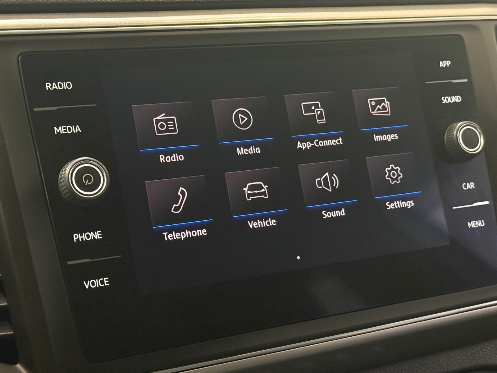 Thumbnail: 2018 Volkswagen Atlas - 3