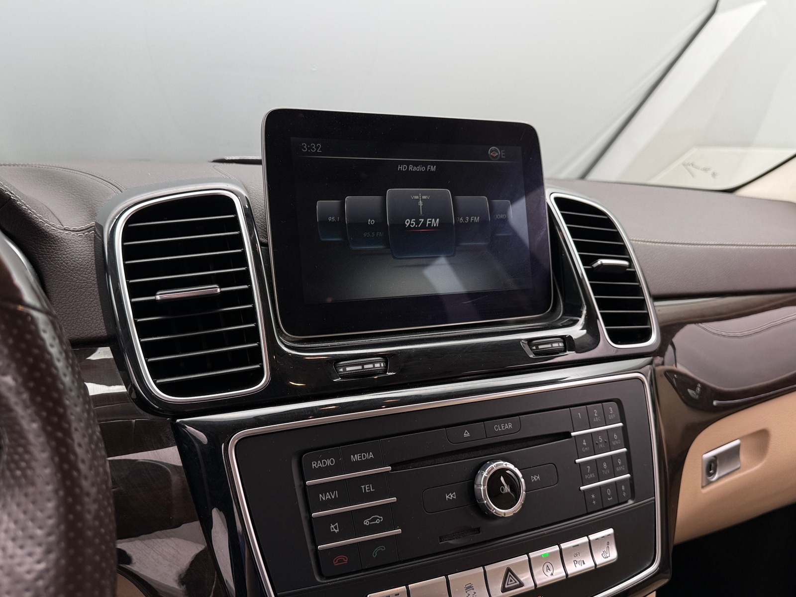 Thumbnail: 2017 Mercedes-Benz GLS - 3