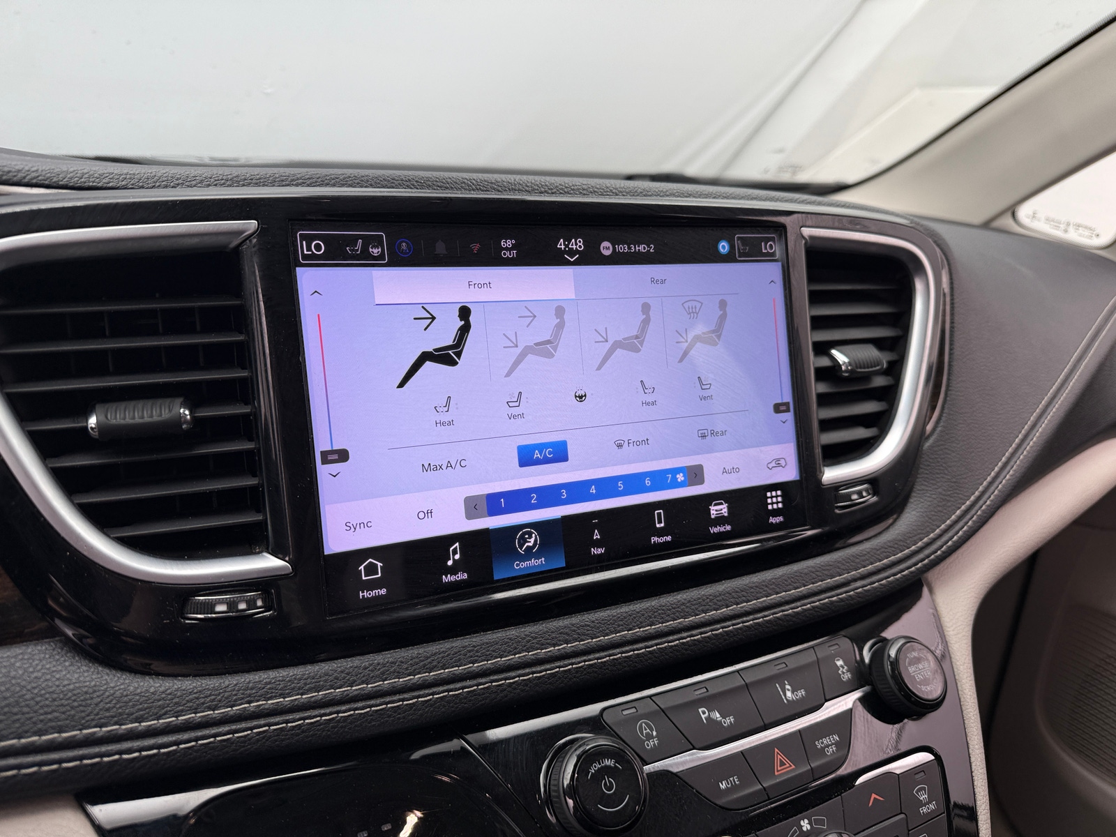 Thumbnail: 2021 Chrysler Pacifica - 3