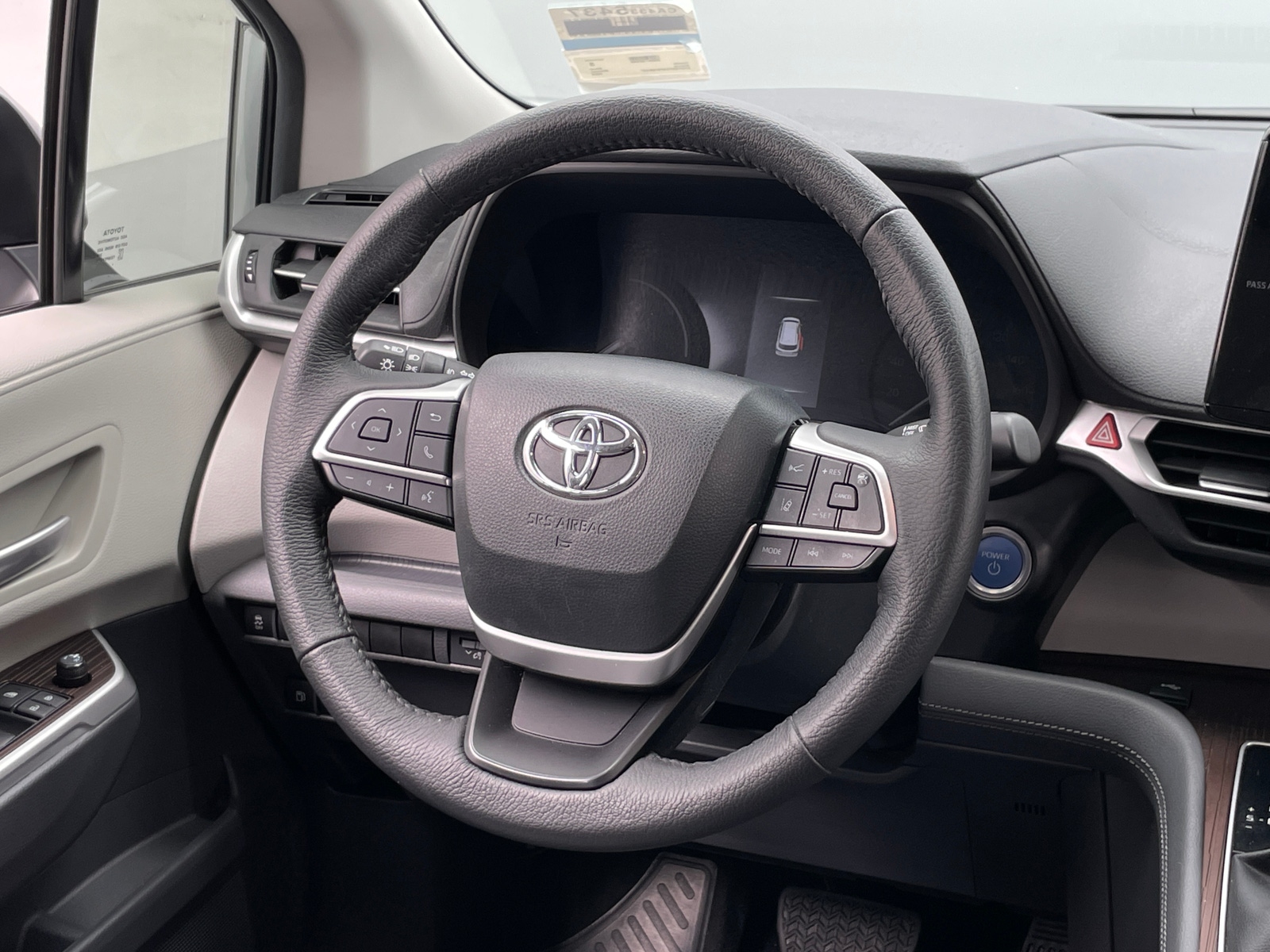 Thumbnail: 2023 Toyota Sienna - 4
