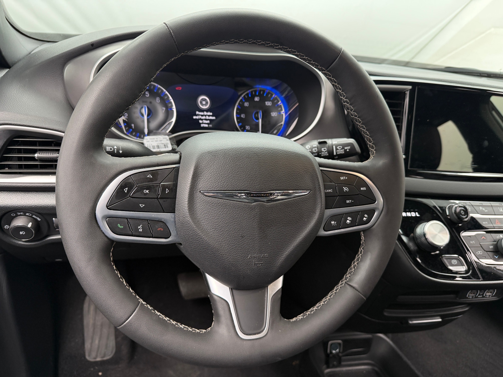 Thumbnail: 2025 Chrysler Pacifica - 4