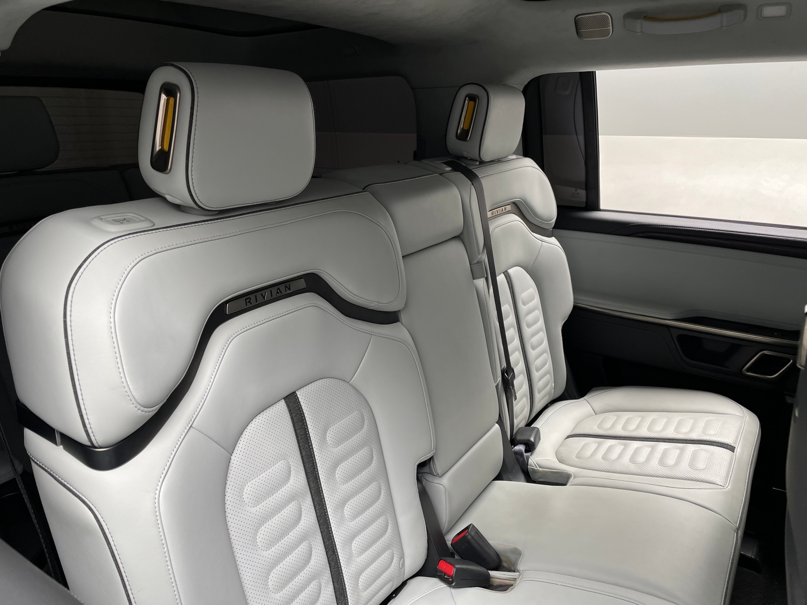 Thumbnail: 2023 Rivian R1S - 5