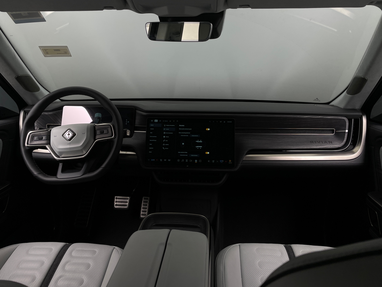 Thumbnail: 2023 Rivian R1S - 2