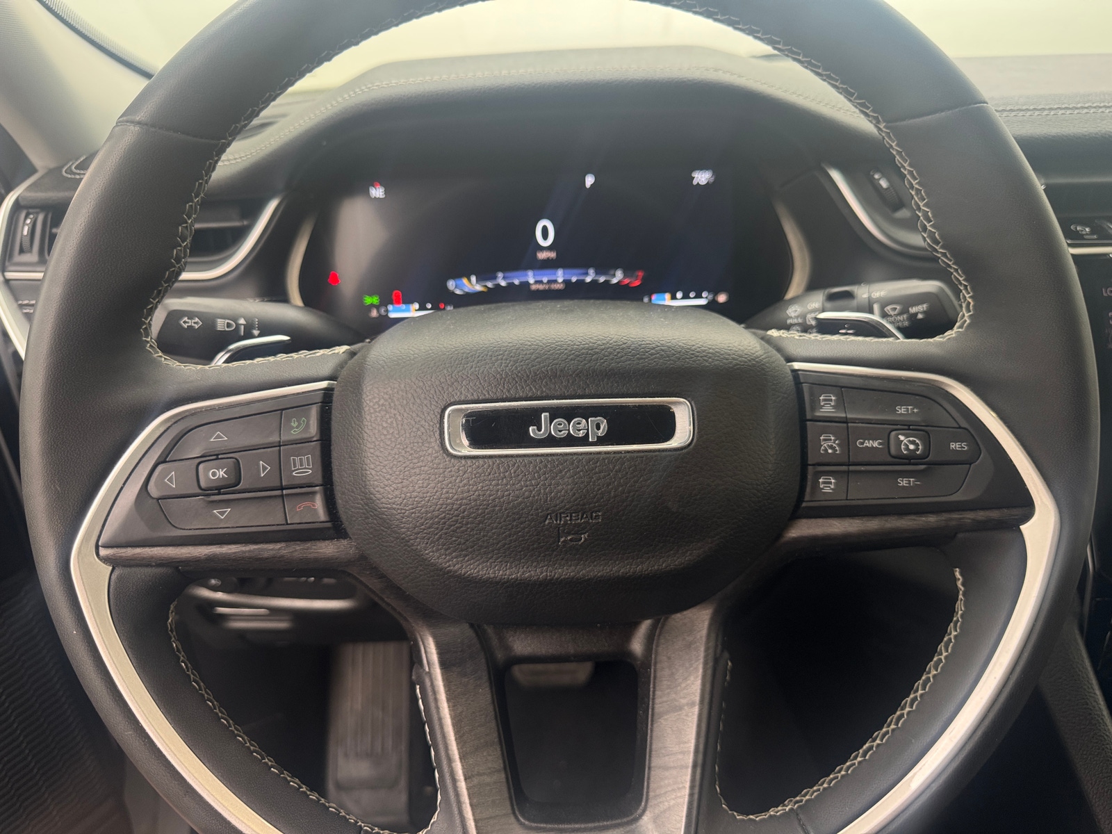 Thumbnail: 2023 Jeep Grand Cherokee L - 4