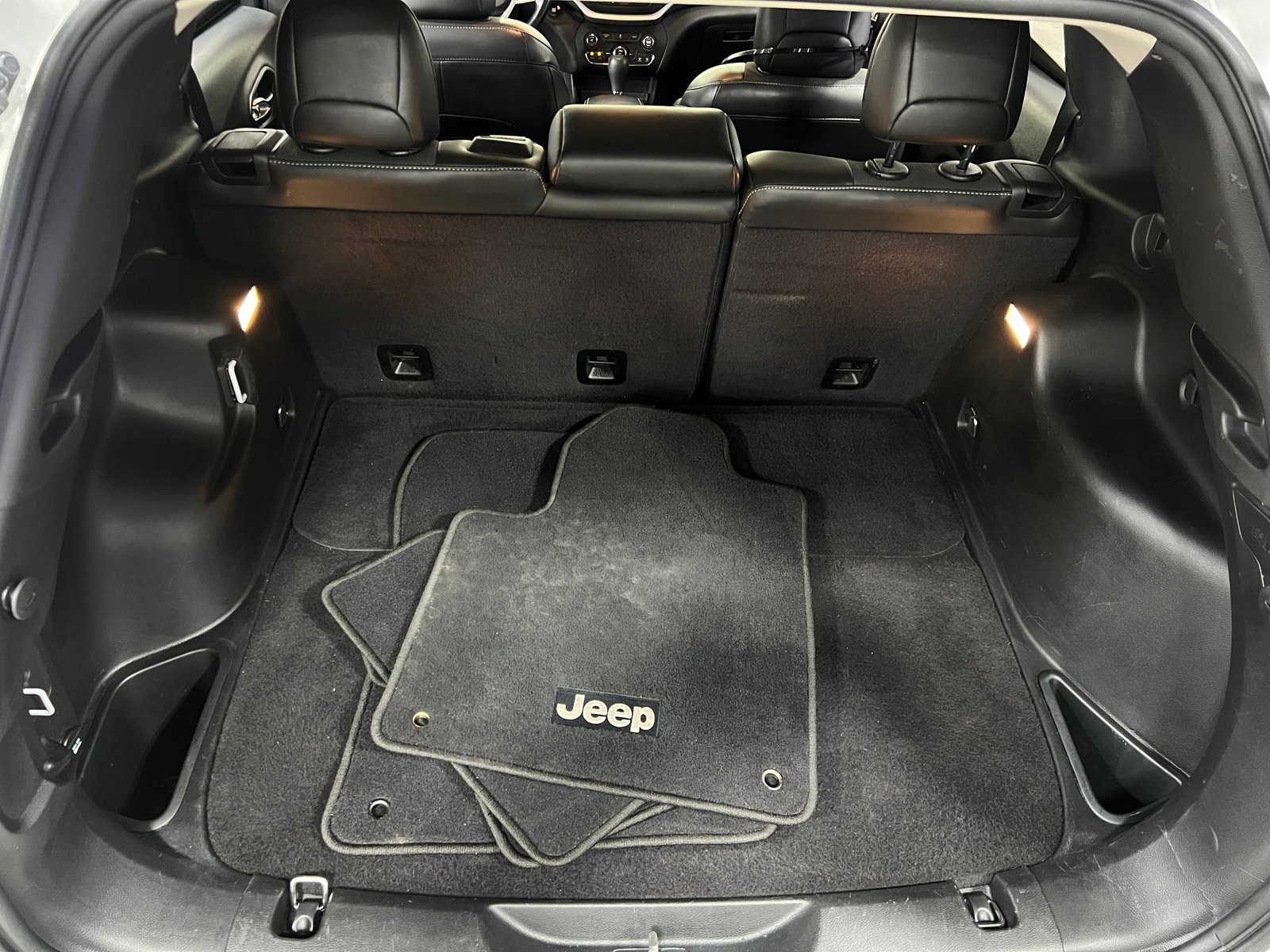 Thumbnail: 2018 Jeep Cherokee - 7