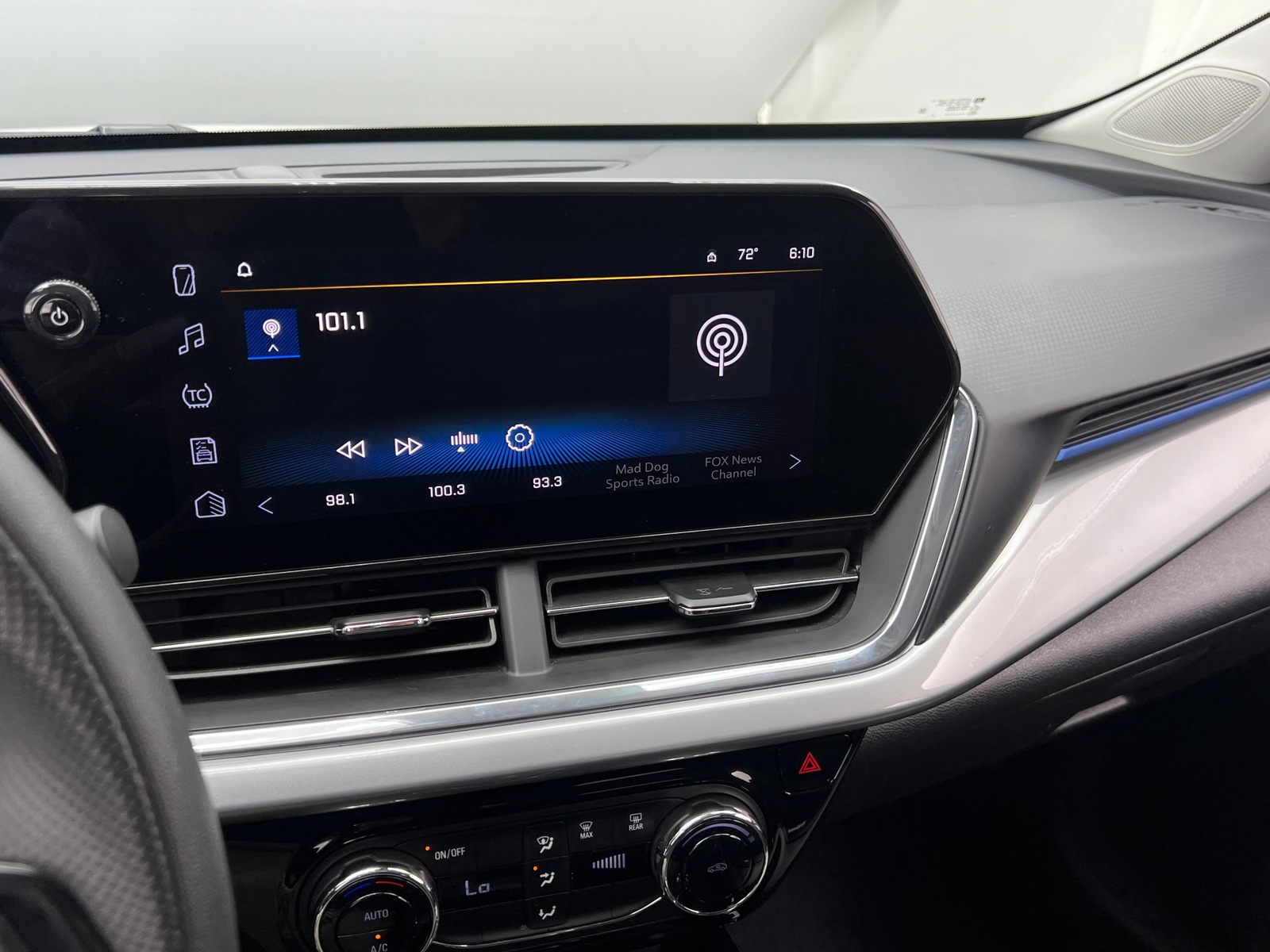 Thumbnail: 2025 Chevrolet Trax - 4