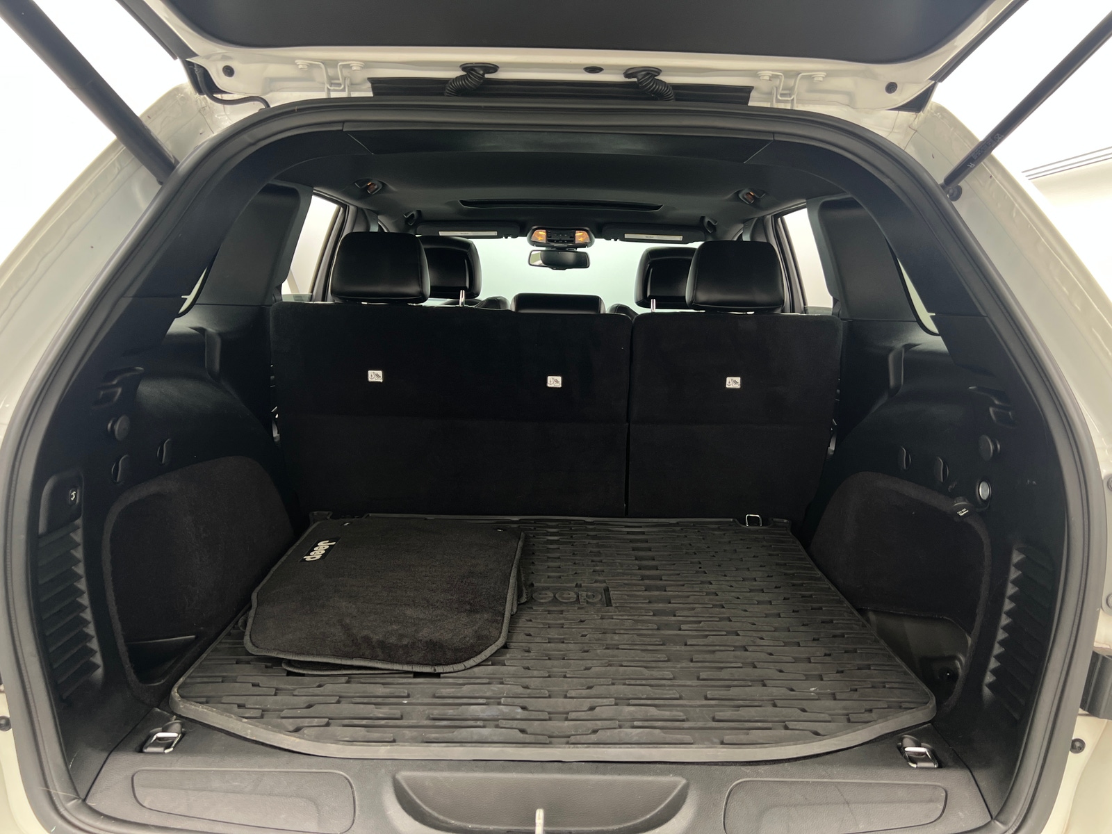 Thumbnail: 2014 Jeep Grand Cherokee - 7