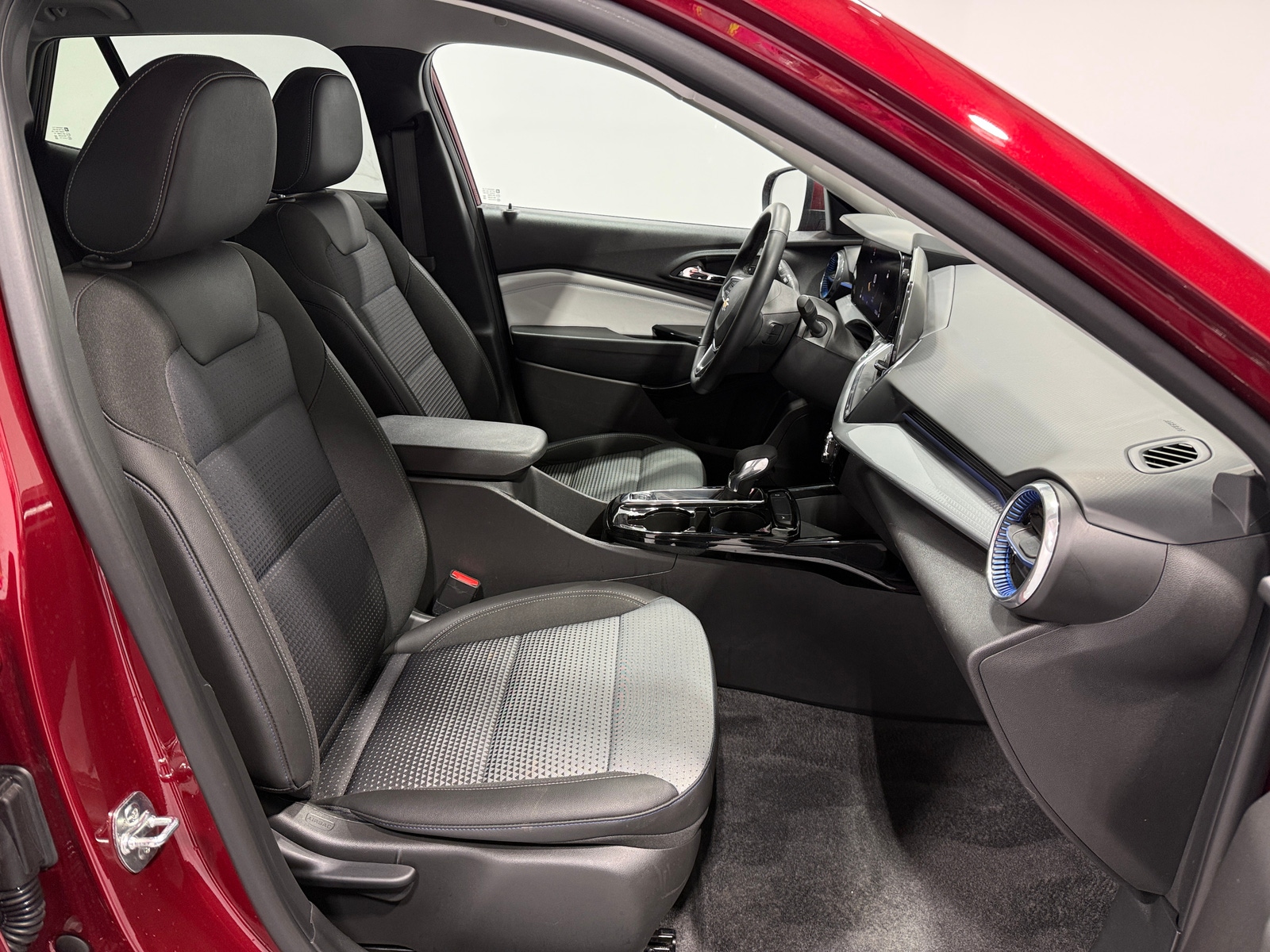 Thumbnail: 2025 Chevrolet Trax - 2