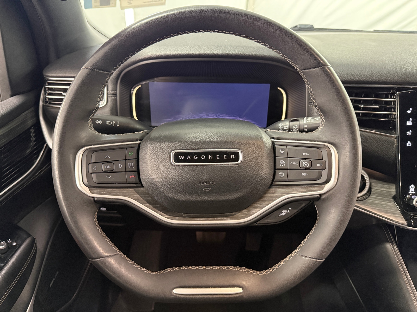 Thumbnail: 2023 Jeep Wagoneer - 4