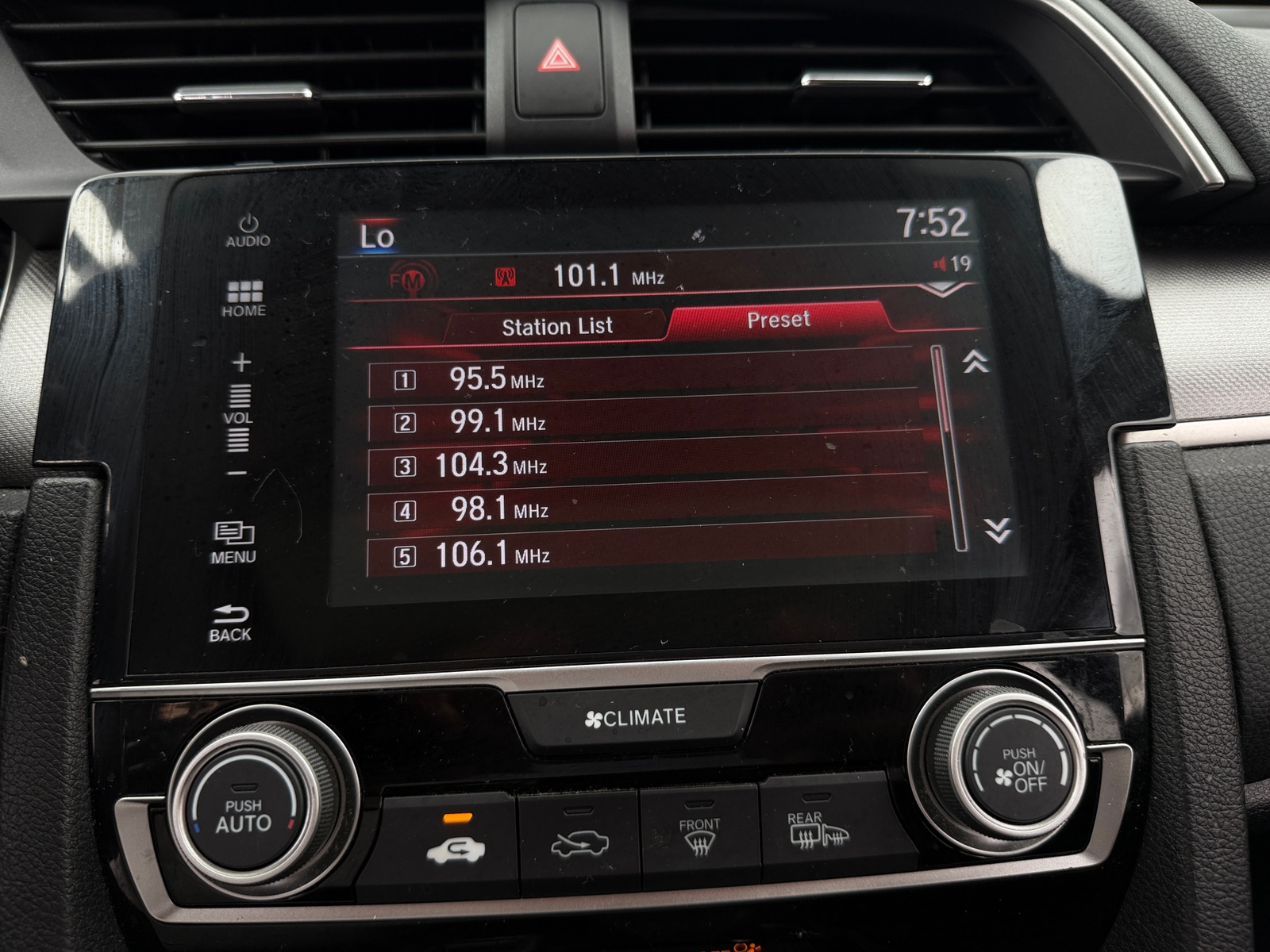 Thumbnail: 2016 Honda Civic - 4