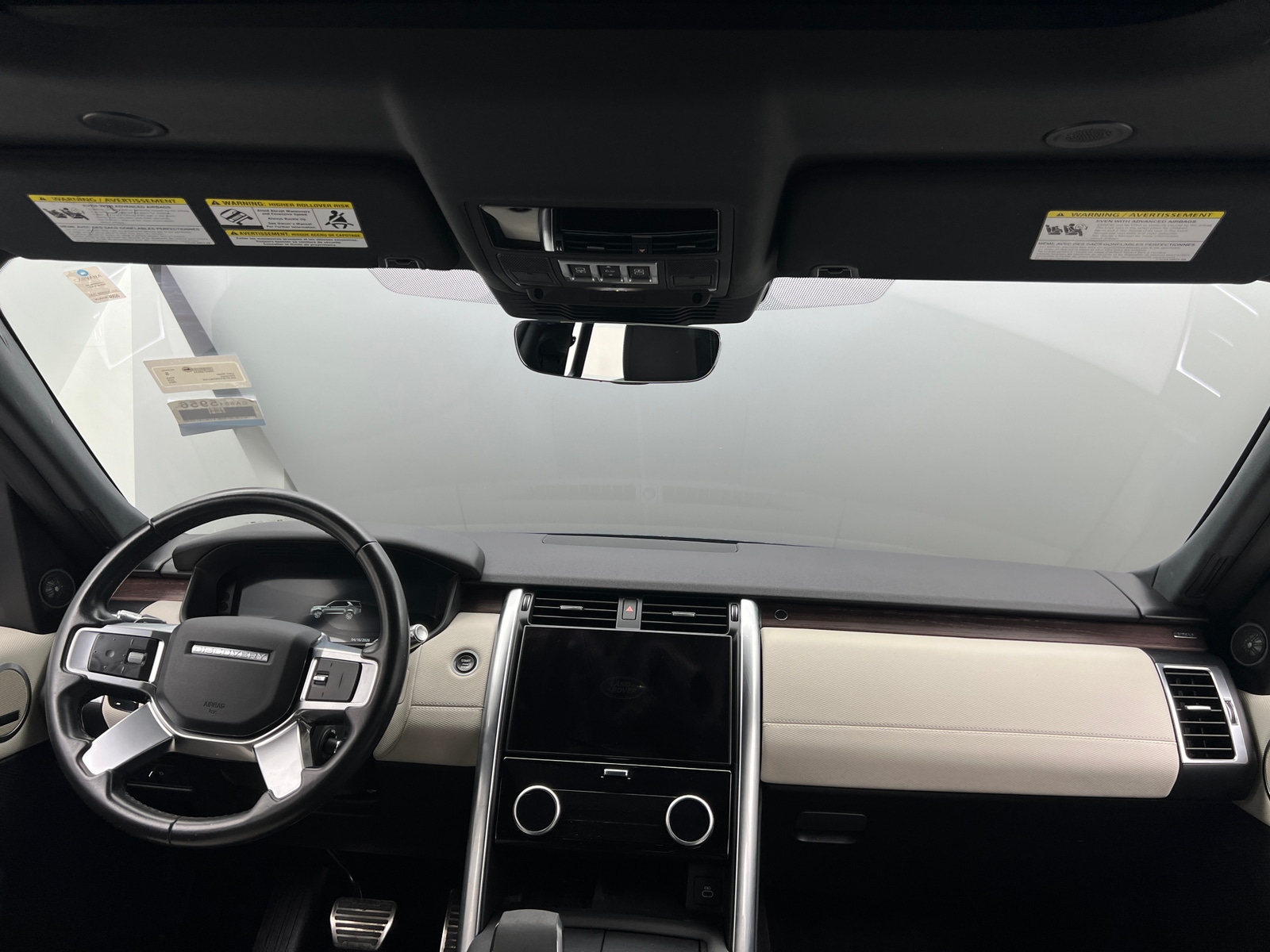 Thumbnail: 2022 Land Rover Discovery - 2