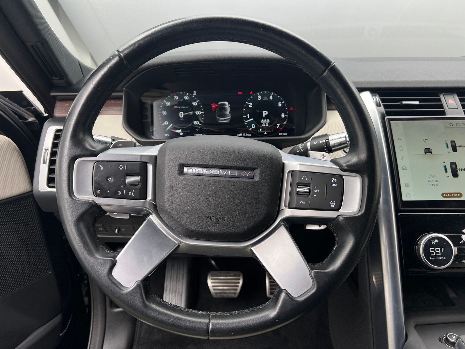 Thumbnail: 2022 Land Rover Discovery - 4