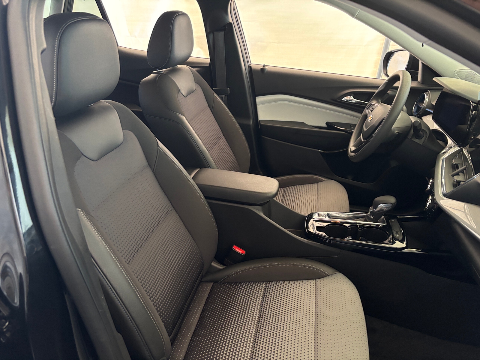 Thumbnail: 2025 Chevrolet Trax - 2