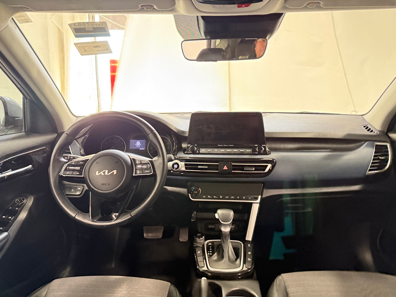 Thumbnail: 2023 Kia Seltos - 3