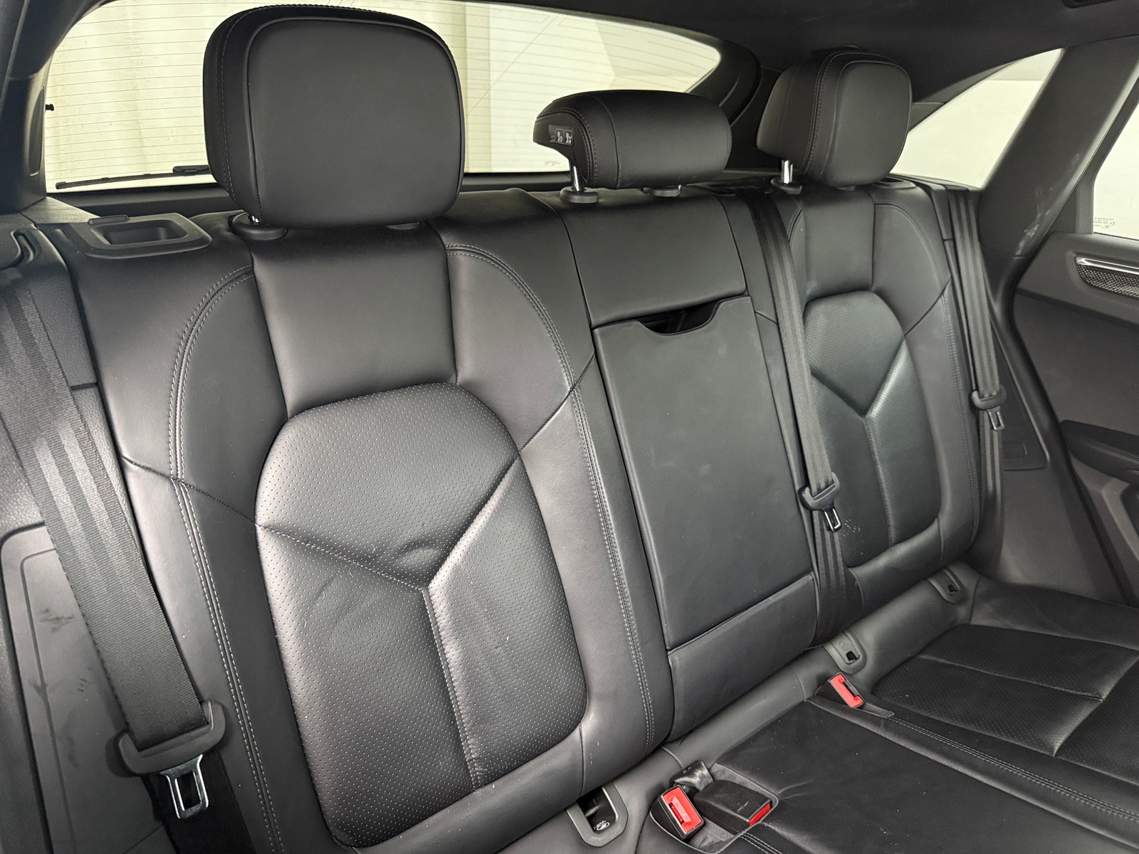 Thumbnail: 2016 Porsche Macan - 5