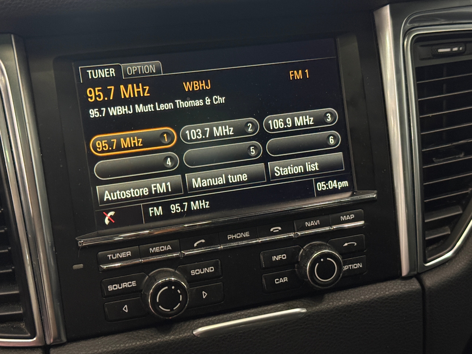 Thumbnail: 2016 Porsche Macan - 3