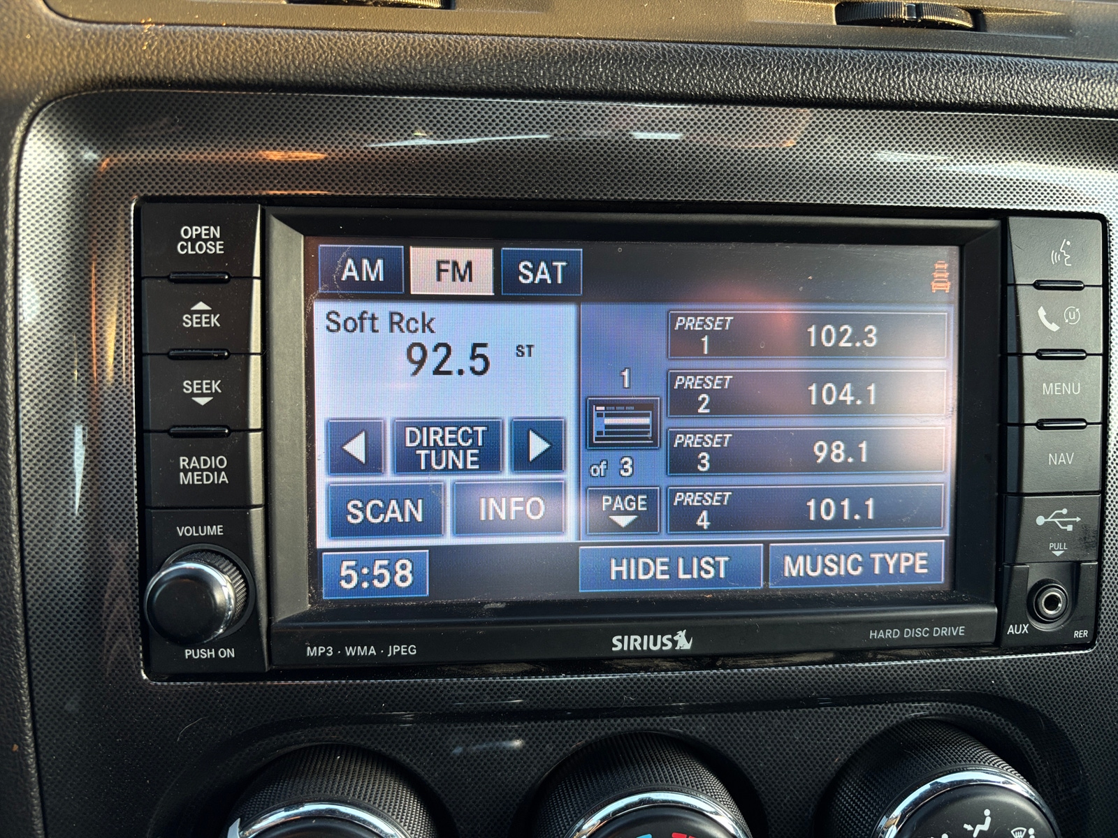 Thumbnail: 2010 Dodge Challenger - 3