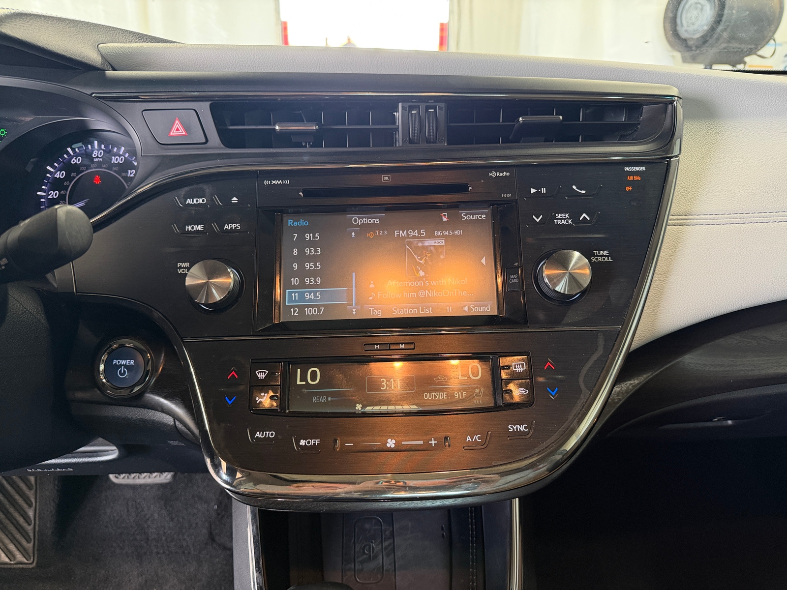 Thumbnail: 2016 Toyota Avalon - 3