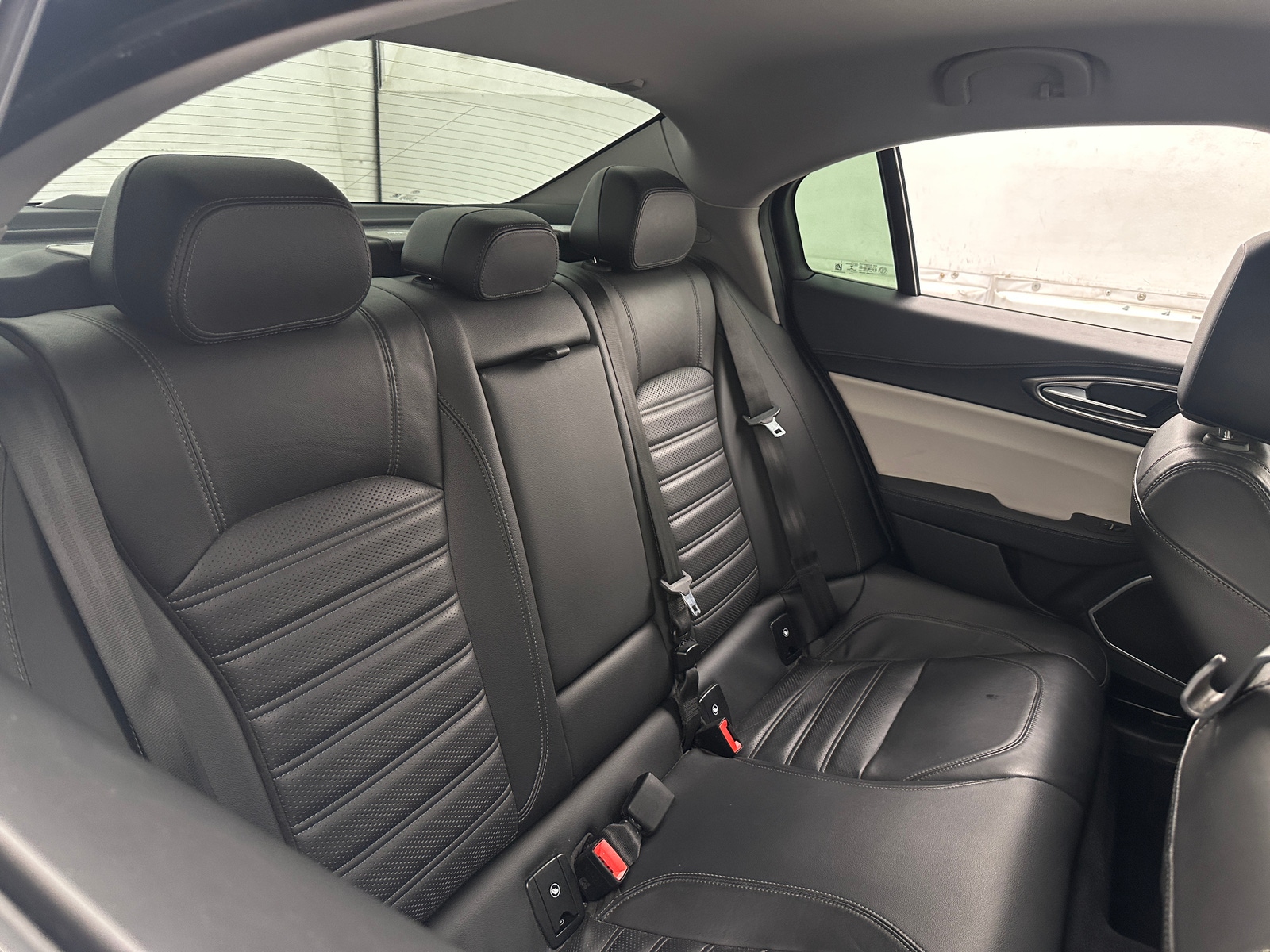 Thumbnail: 2019 Alfa Romeo Giulia - 5