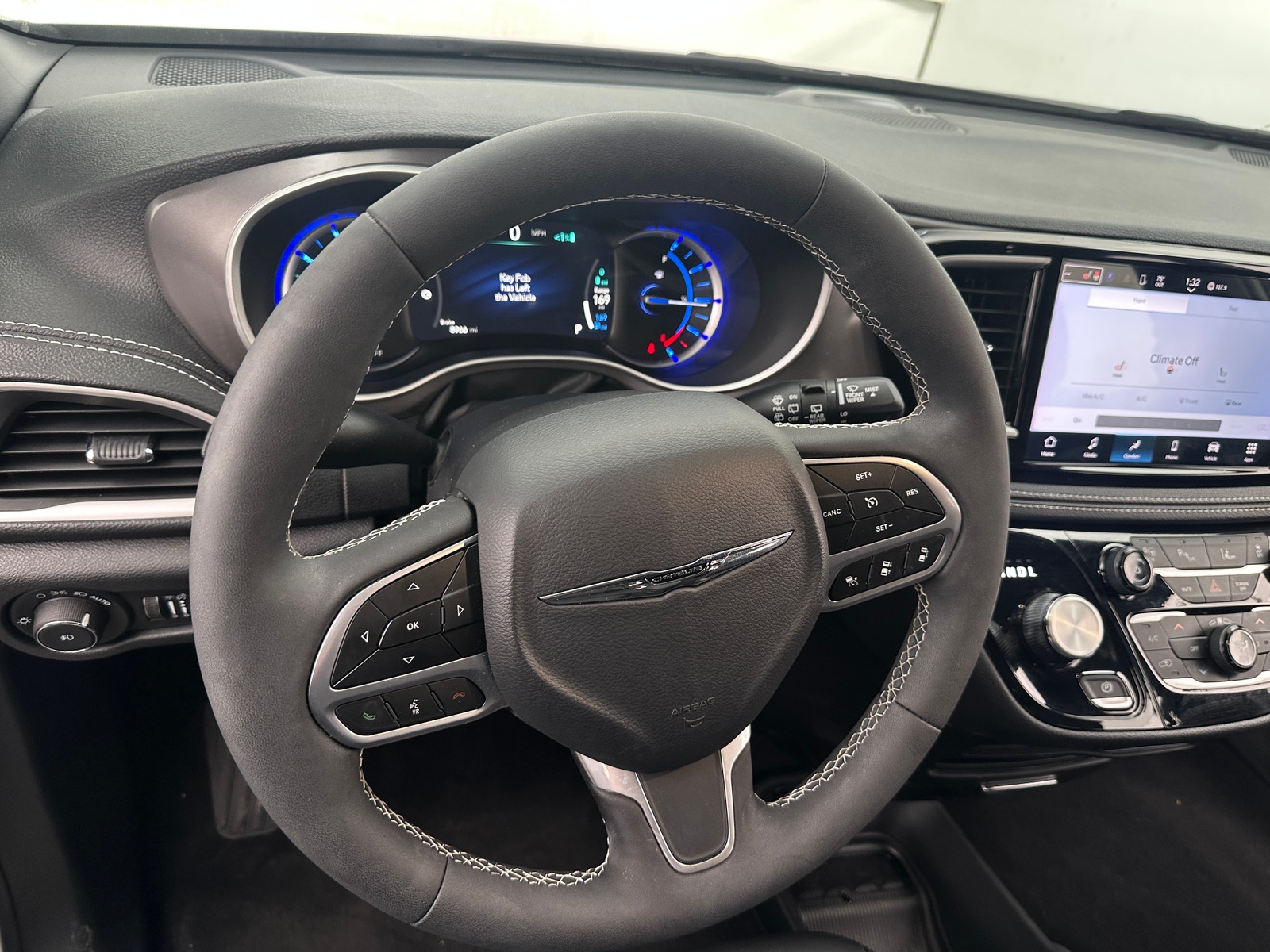 Thumbnail: 2025 Chrysler Pacifica - 4