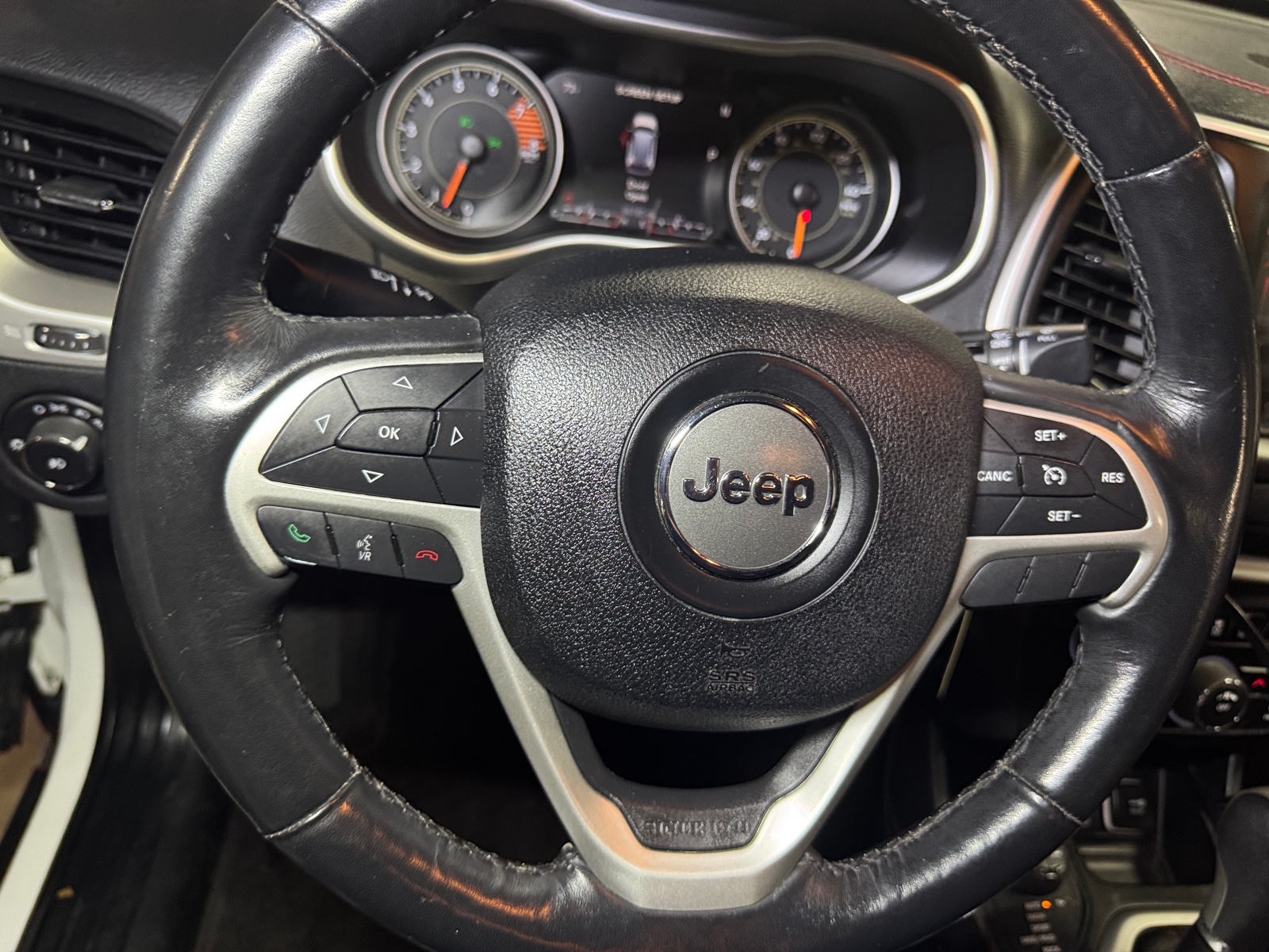 Thumbnail: 2016 Jeep Cherokee - 5