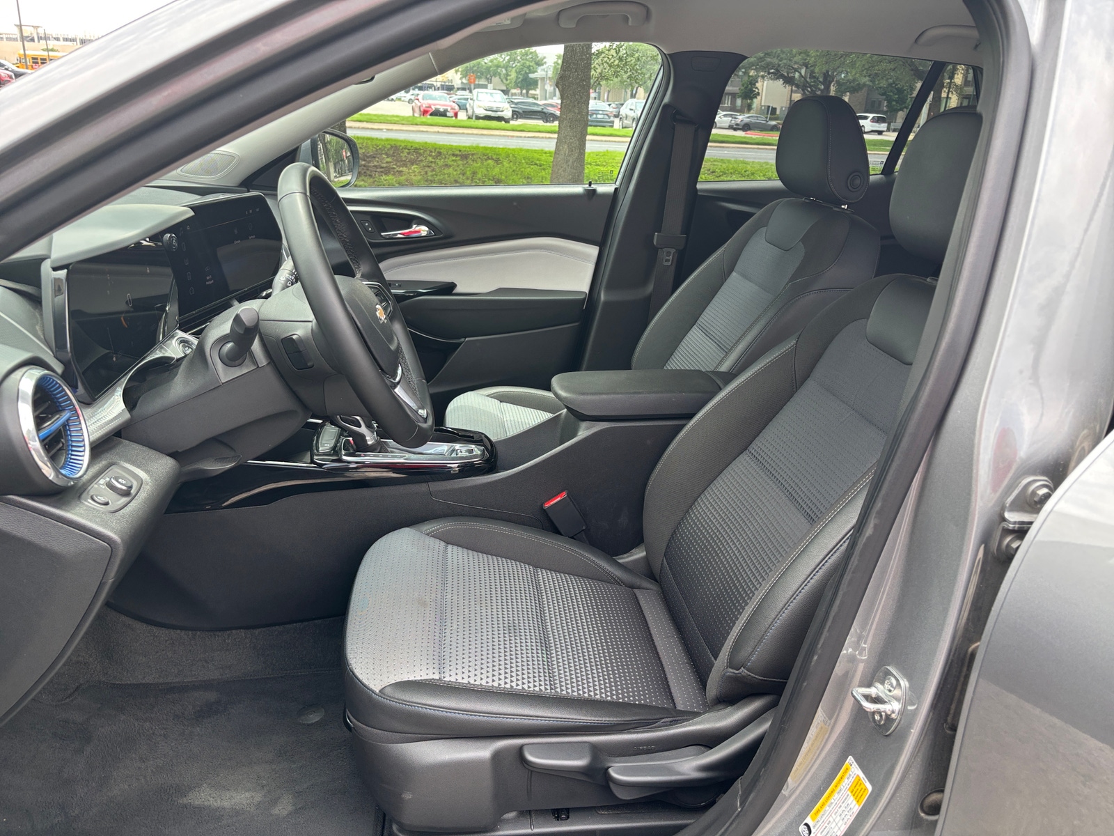 Thumbnail: 2025 Chevrolet Trax - 2