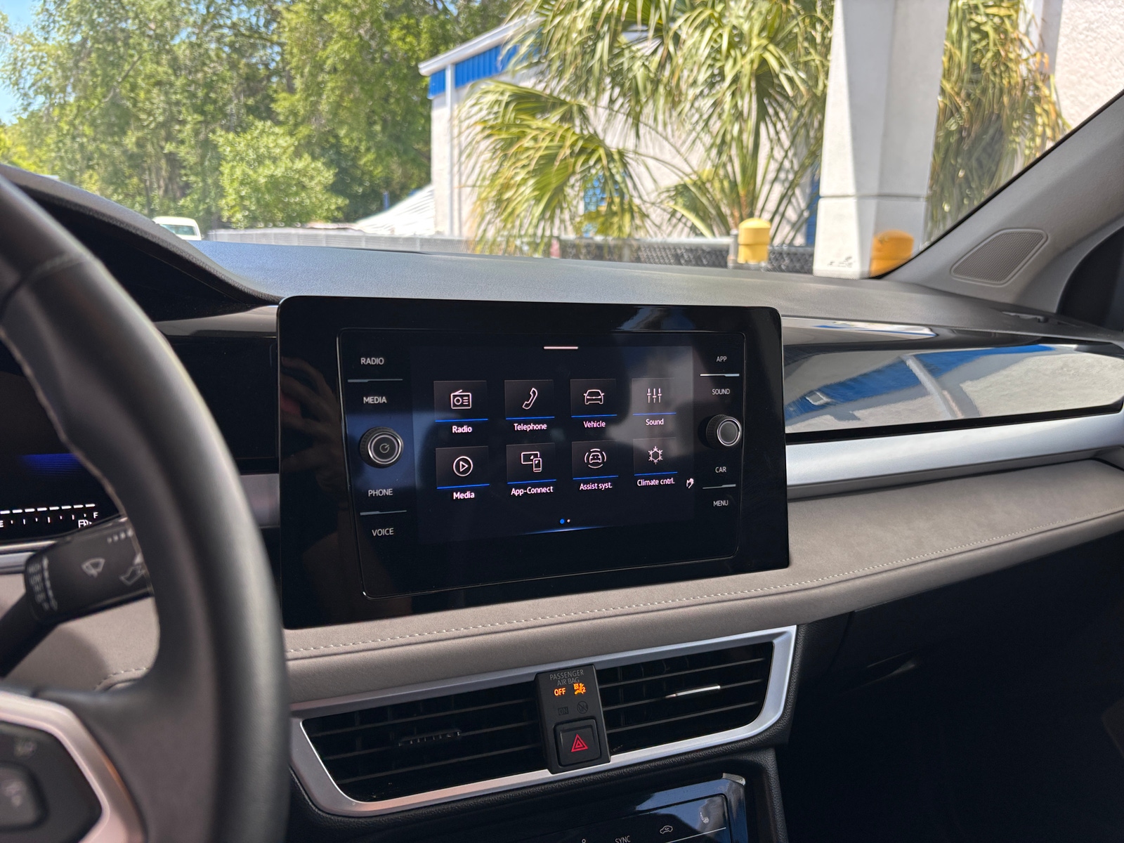 Thumbnail: 2025 Volkswagen Taos - 4