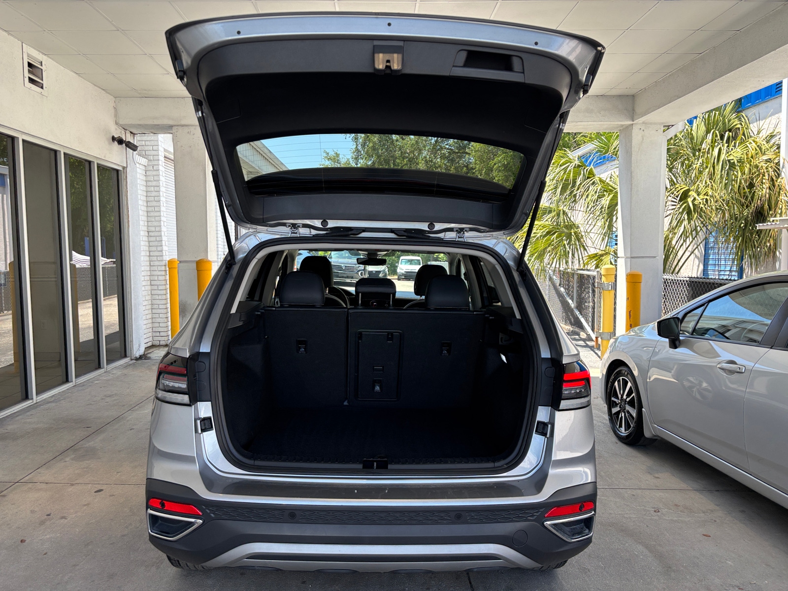 Thumbnail: 2025 Volkswagen Taos - 6