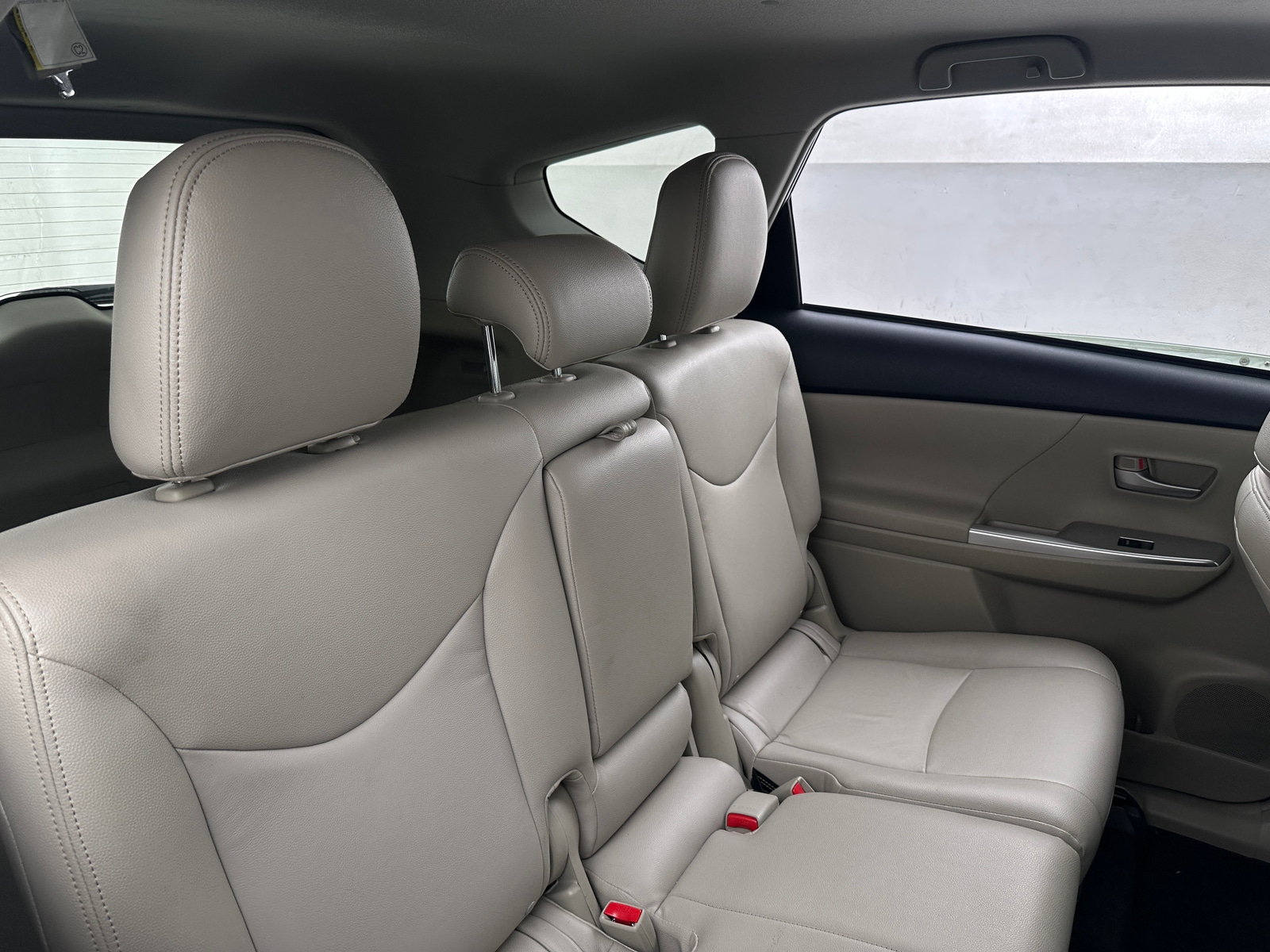 Thumbnail: 2012 Toyota Prius v - 6