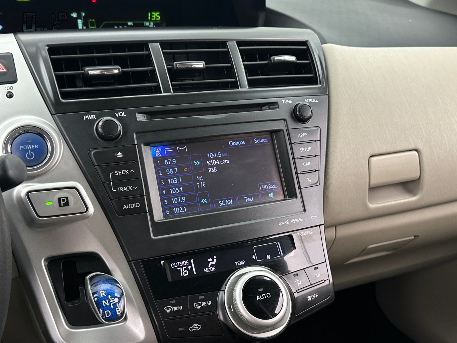 Thumbnail: 2012 Toyota Prius v - 4